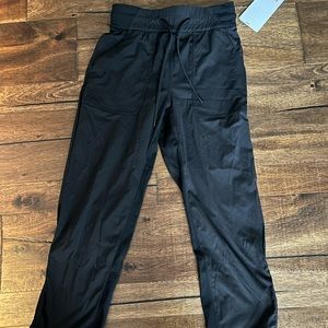 BLACK LULULEMON PANTS